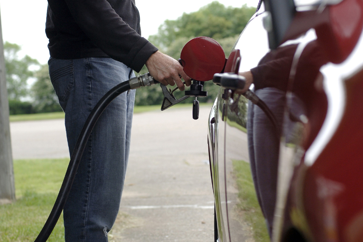 Неправильно подали. Неправильное топливо. Diesel car. Put in Gas. I need to put an Petrol in the car.